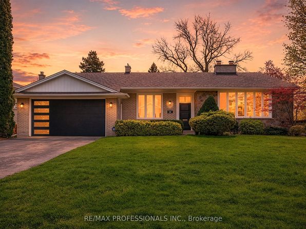23 Ravensbourne Cres, Toronto, ON M9A 2A9