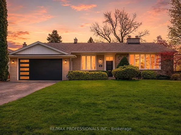 23 Ravensbourne Cres, Toronto, ON M9A 2A9