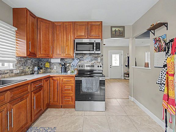 4th image of 304 Walnut St