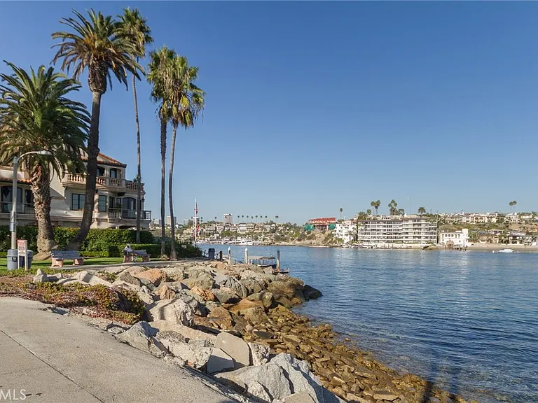 1905 E Balboa Blvd — Photo 24