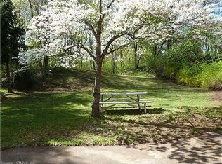 150 Bear Path Rd, Hamden, CT 06514