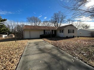 7111 N Olive St, Gladstone, MO 64118