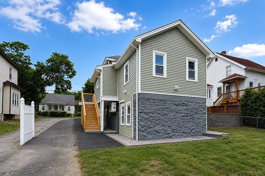 3 bed, 1000 sqft, $2,500 — Photo 4