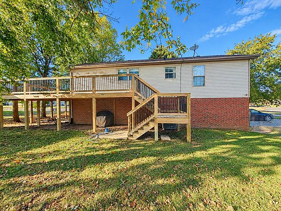 2nd image of 501 Scenic View Cir
