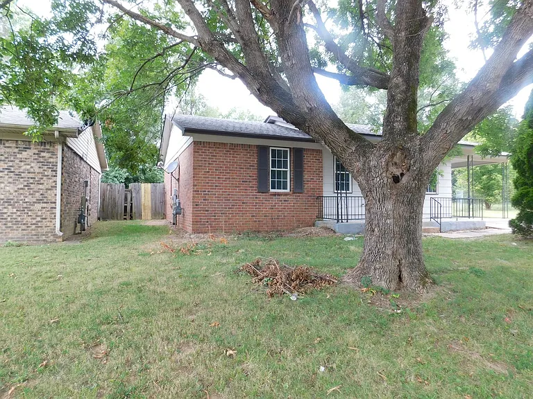 5293 Cedar Bluff Dr — Photo 2