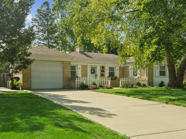 410 N Dryden Pl, Arlington Heights, IL 60004
