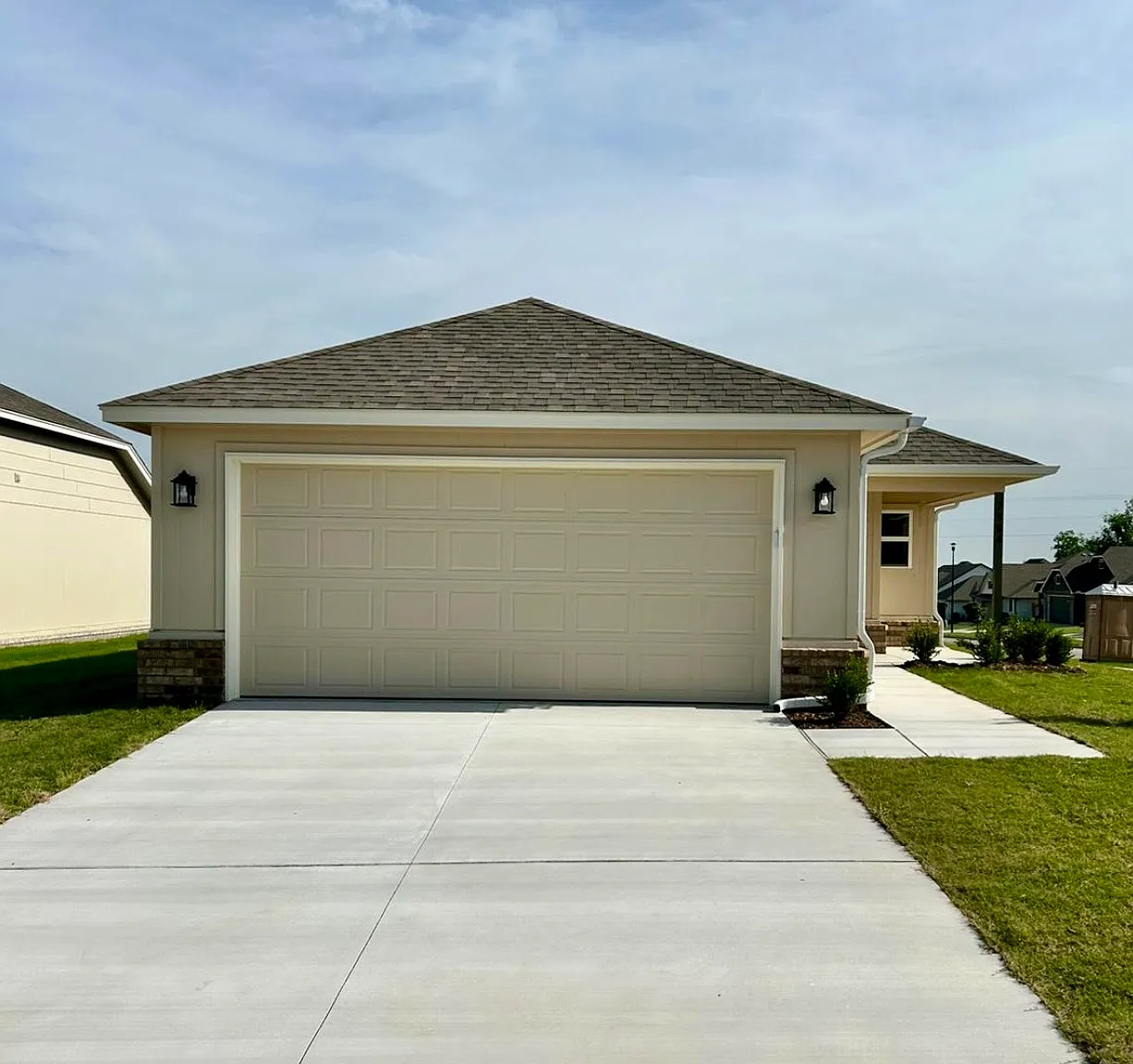 3 bed, 1239 sqft, $1,315 — Photo 1