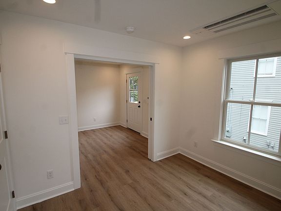 5th image of 210 W 39th St #A