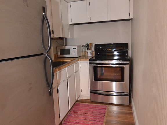 3rd image of 164 Pearl St Unit 9