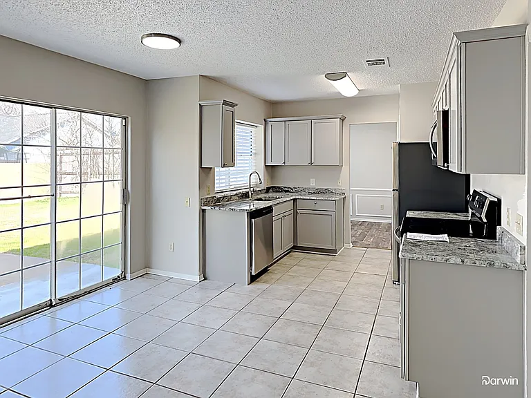 2508 Creekwood Ln — Photo 3