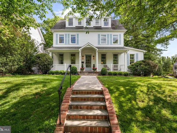 3916 Blackthorn St, Chevy Chase, MD 20815