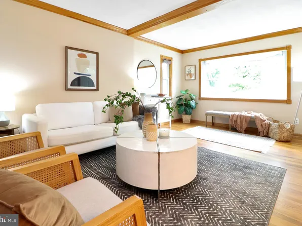 3855 Pinewood Ter, Falls Church, VA 22041