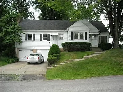 682 E Huston St photo 1