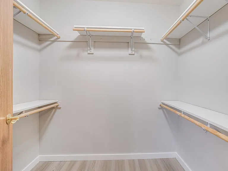 805 Angel Ct — Photo 44