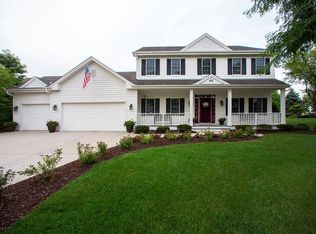 425 Tanager Dr, Grafton, WI 53024