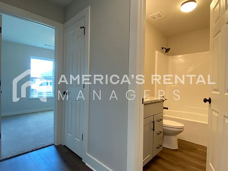 6228 Burbank Crossing Loop — Photo 27