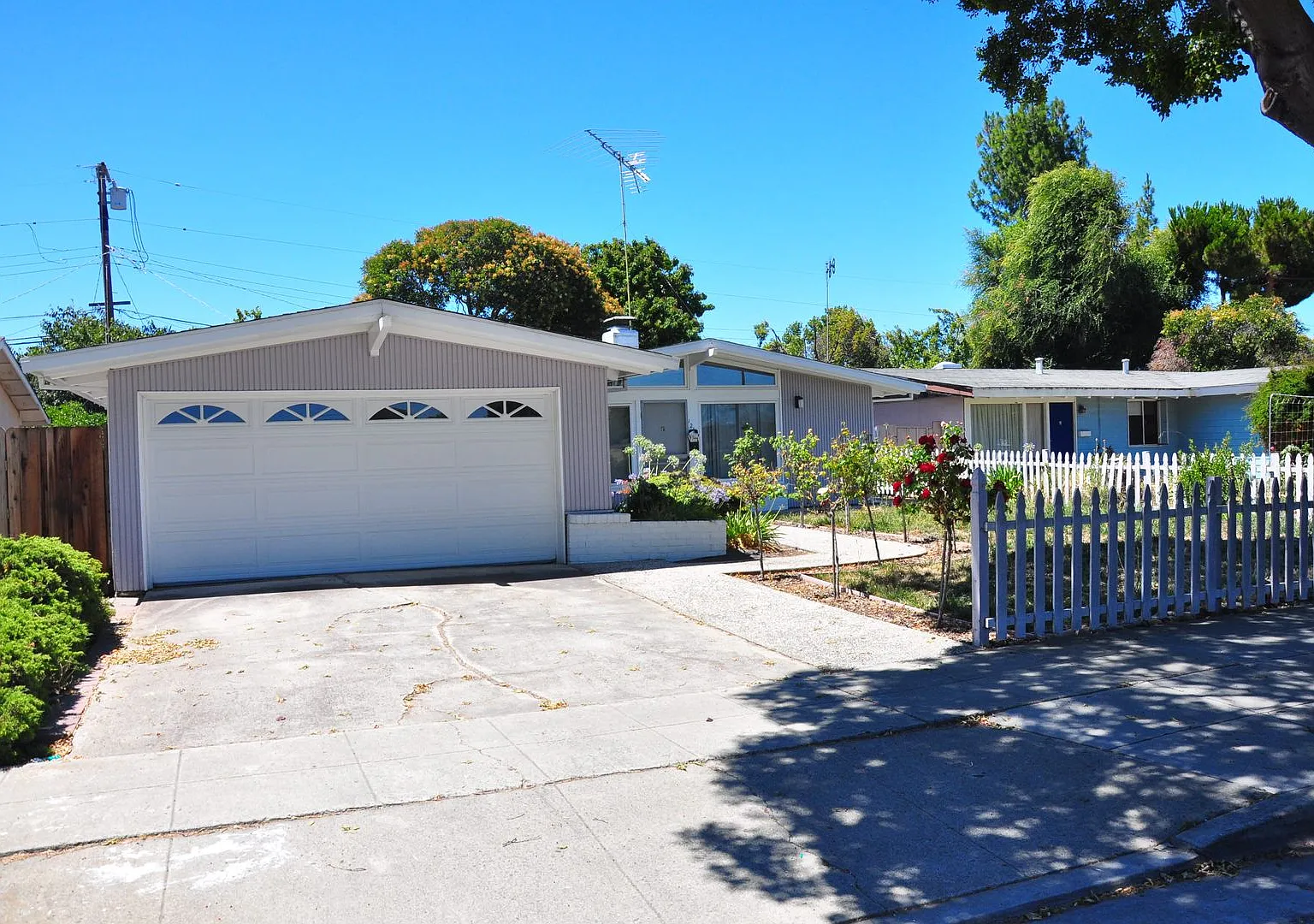 Charming 3-Bedroom Home in a Prime Sunnyvale Location available now! 1218 Sandia Ave, Sunnyvale, ... — Photo 1