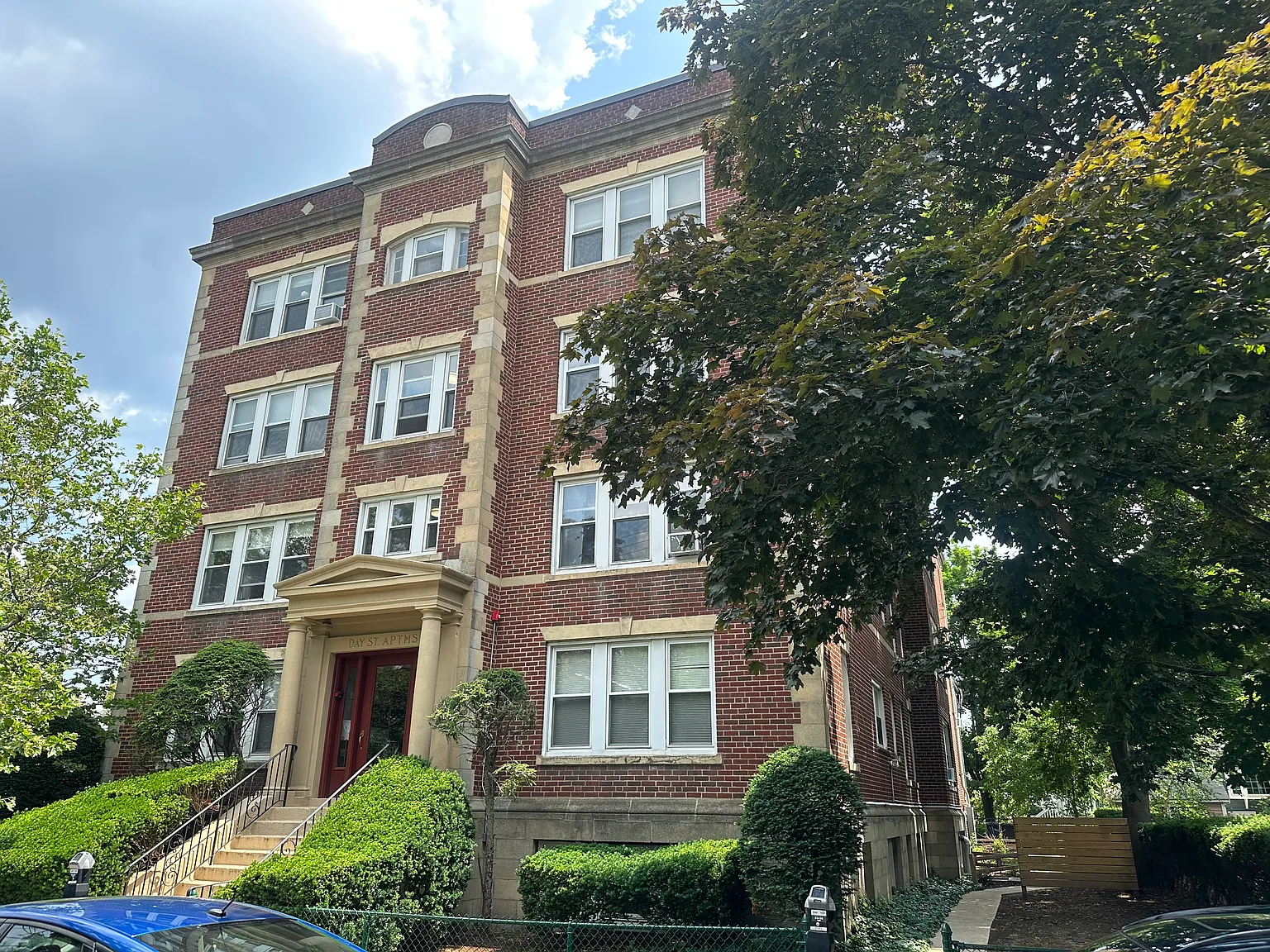 38 Day St Apartments — Photo 1