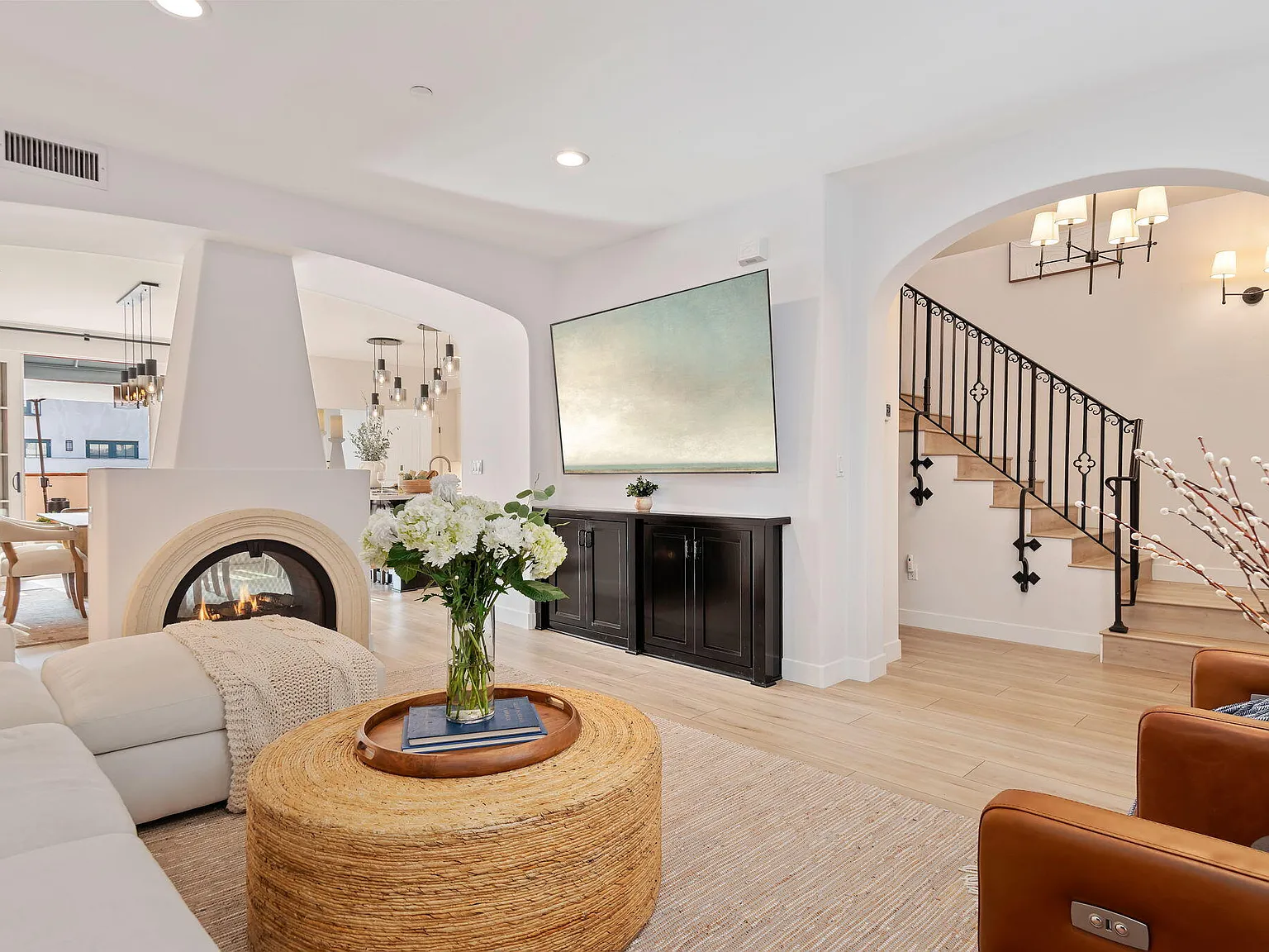 2 bed, 2.5 bath, 1819 sqft, $9,900 — Photo 1