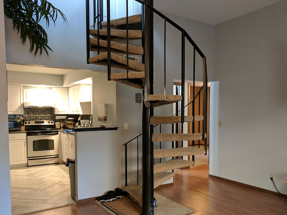 2nd image of 1444 Peach St APT 1