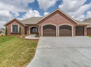 10216 E Crestwood St, Wichita, KS 67206