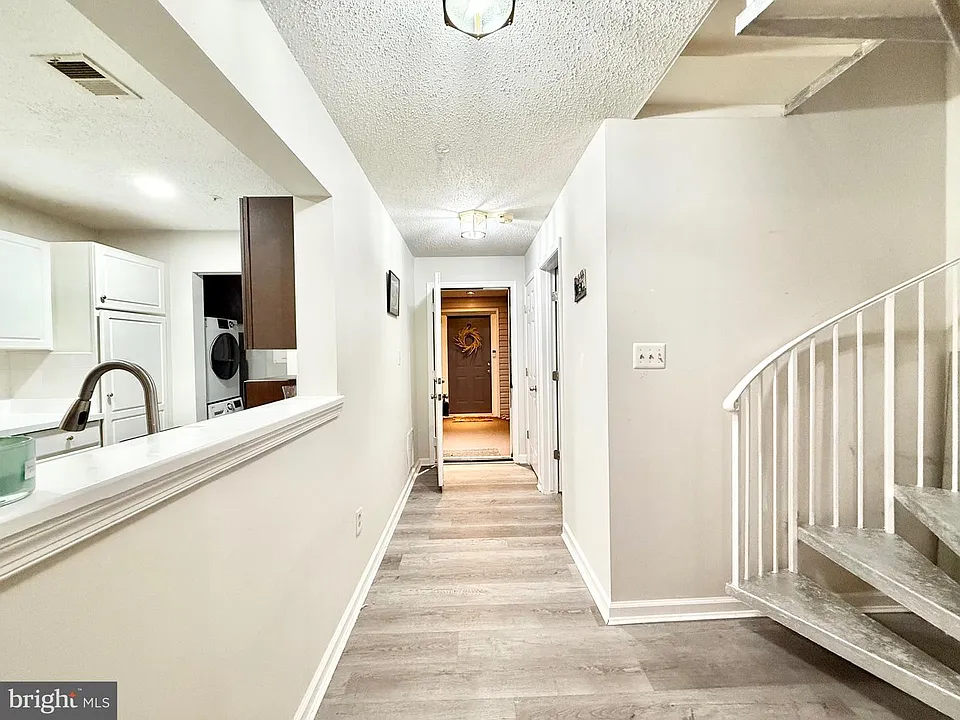 10019 Vanderbilt Cir #14-16