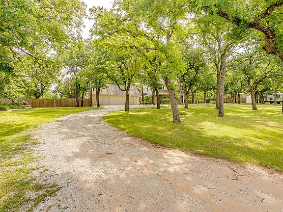 5th image of 409 County Road 3418
