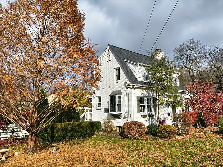 272 Dixon Ave — Photo 1