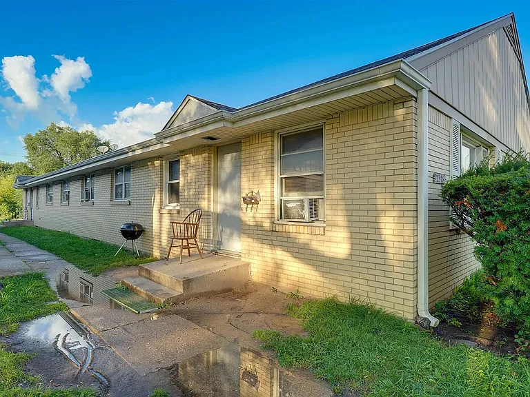 2914 Charles St #A — Photo 2