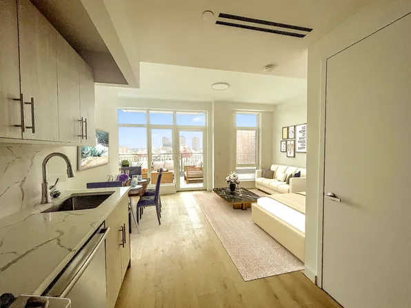 1516 Park Avenue image 1 of 17