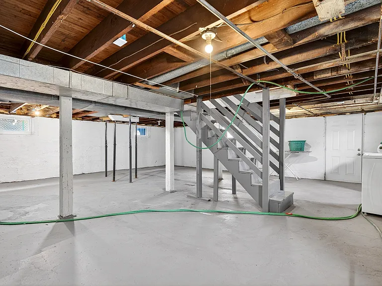 138 W Loretta Ave — Photo 40
