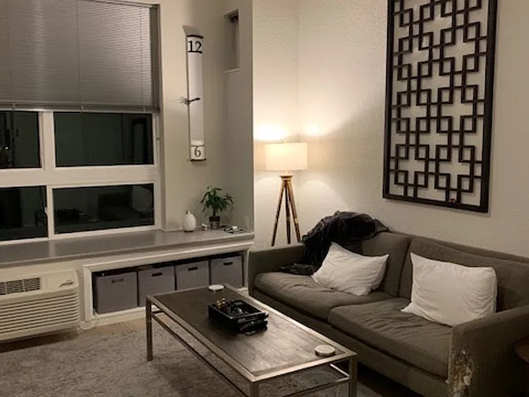 APT ON ESSEX — Photo 14
