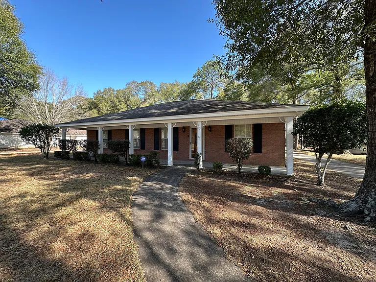 767 Whidden Dr — Photo 3