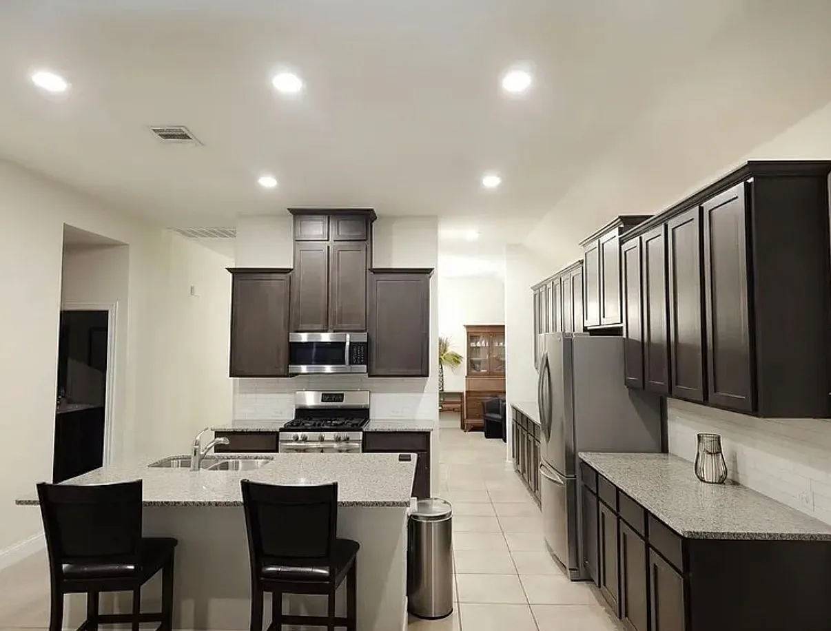 4 bed, 2160 sqft, $3,000 — Photo 2