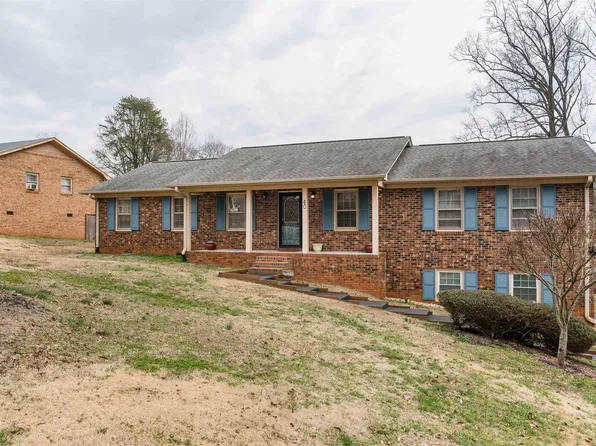 40 Green Acres Dr, Boiling Springs, SC 29316