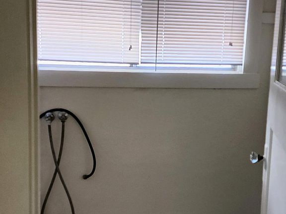 4th image of 6324 Greenleaf Ave #6