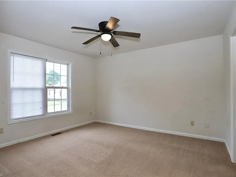 1324 Whitsett St — Photo 15