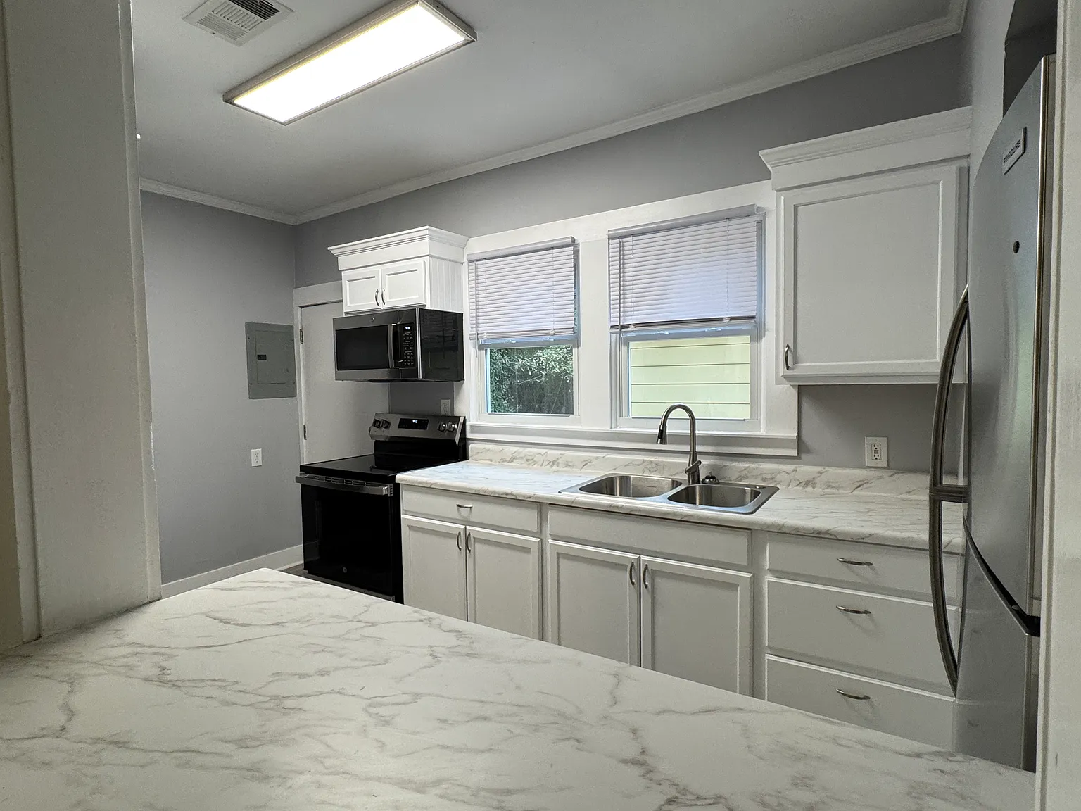 327 Livingston St — Photo 2