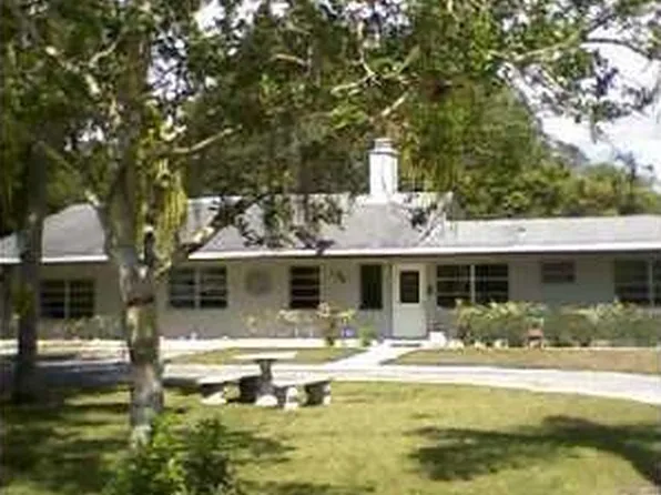 155 S Oxford Dr, Englewood, FL 34223