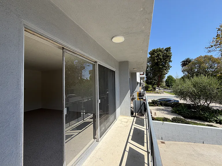 1942 Pelham Ave #2 — Photo 3