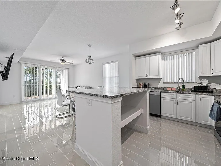 735 Pilot Ln #414 — Photo 8