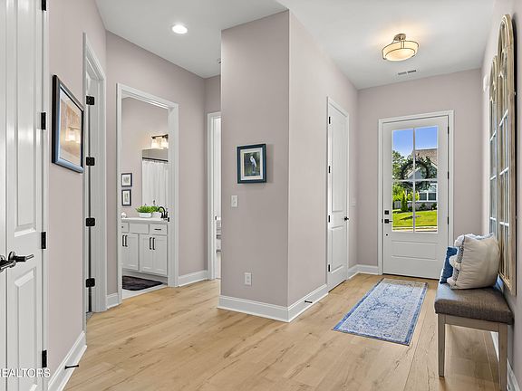 3rd image of 168 Clover Cir