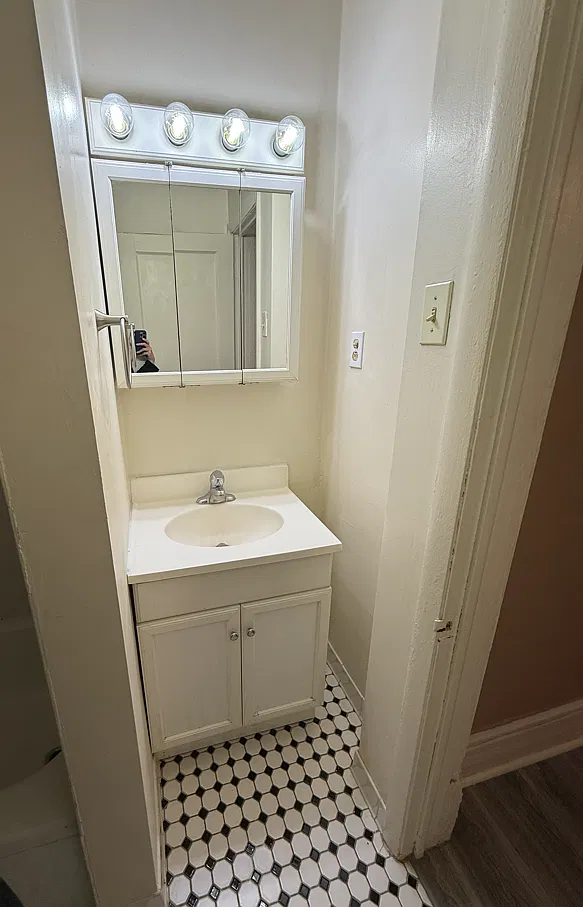2 bed, 680 sqft, $1,300 — Photo 1