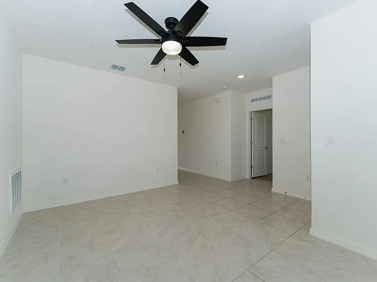 138 SW Carter Ave — Photo 21