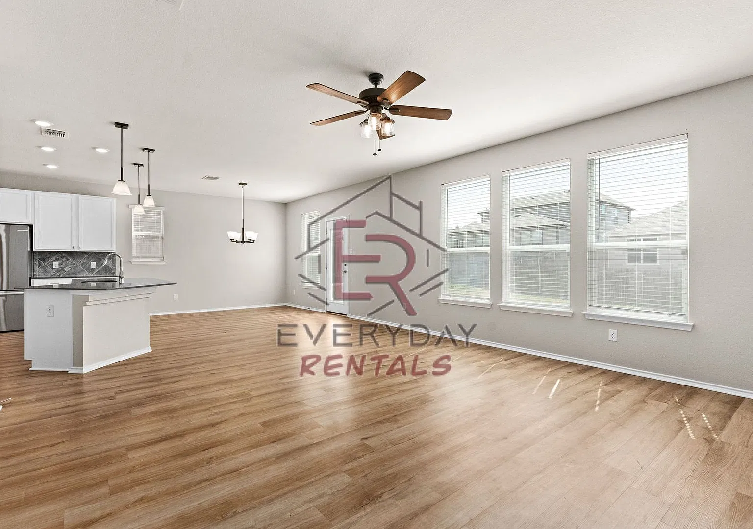 Large 3 bedroom close to I-35 in Belton — Photo 4