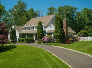 155 Skyview Ln, New Canaan, CT 06840