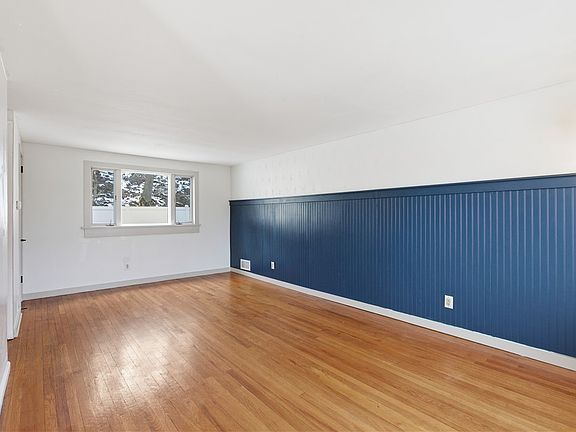 4th image of 618 Arbor Ln
