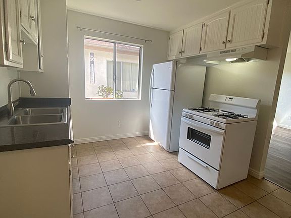 3rd image of 4422-28 Texas St #4424-B