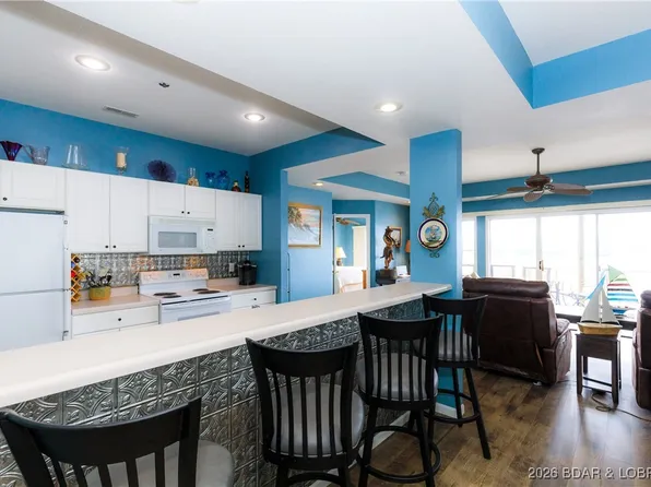 607 E Harbour Towne Dr #607, Lake Ozark, MO 65049