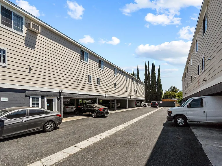 Lake Balboa Townhomes — Photo 9
